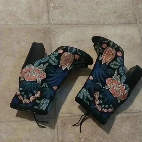 Rebecca Minkoff Black Teal Peach Billie Floral Embroidered Peep Toe Boot Sz 6.5 - Picture 6 of 8